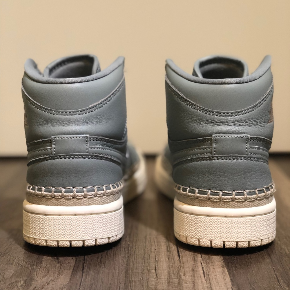 Nike Air Jordan 1 Retro High Sneaker, Womens 5.5 - Picture 5 of 7